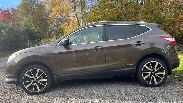 Brun Begagnad 2014 Nissan Qashqai SUV | 105 000 kr (Marknadspris) - Bild 1/4