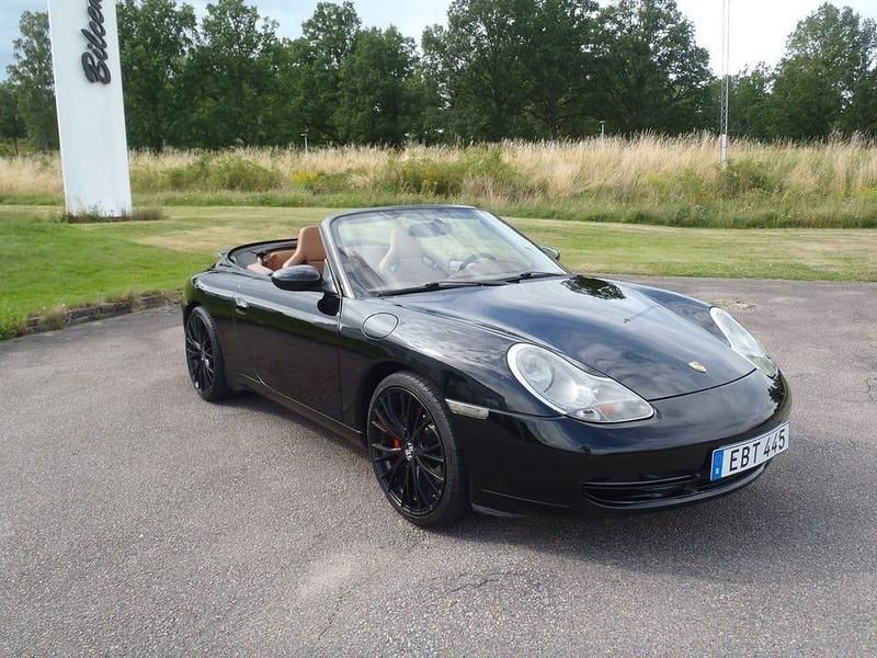 Begagnad Porsche 911 Carrera 4 301 HK (221 kW) 2001 Svart Cab