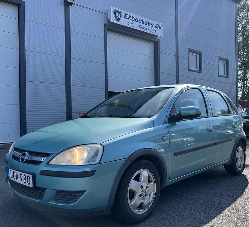 Grön Begagnad 2003 Opel Corsa Halvkombi | 17 900 kr (Marknadspris) - Bild 1/4