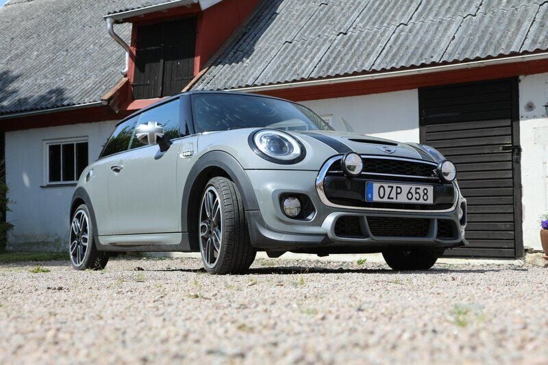 Grå Begagnad 2016 Mini John Cooper Works Halvkombi | 199 900 kr (Lite dyr) - Bild 1/4