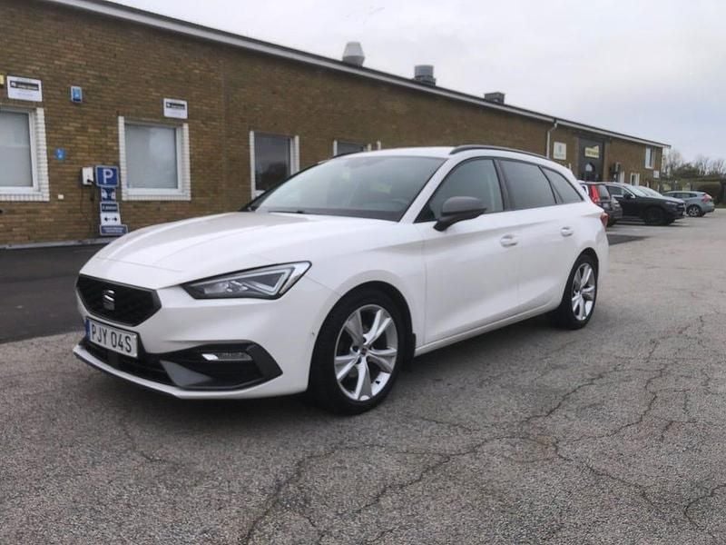 Vit Begagnad 2021 Seat Leon ST FR Kombi | 125 000 kr (Dyr) - Bild 1/4