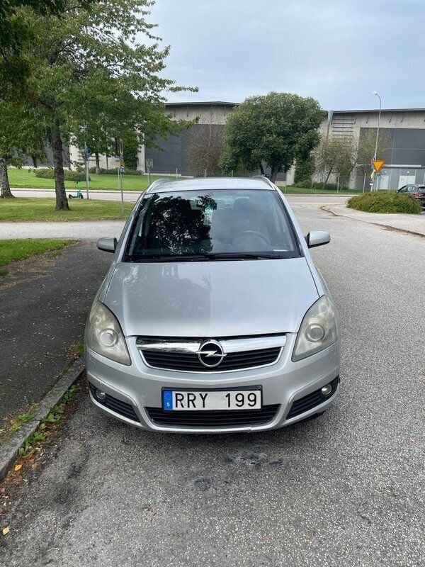 Silver Begagnad 2007 Opel Zafira Minibuss | 25 000 kr - Bild 1/4