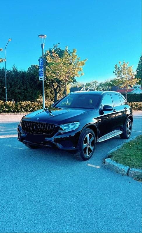 Svart Begagnad 2017 Mercedes GLC350 SUV | 275 000 kr (Superpris) - Bild 1/4