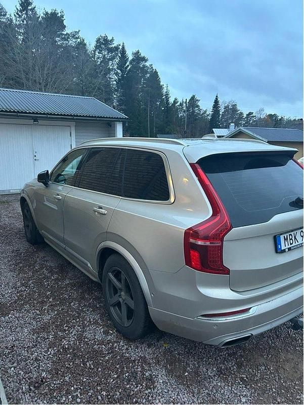 Svart Begagnad 2016 Volvo XC90 Inscription SUV | 248 000 kr (Bra pris) - Bild 1/4