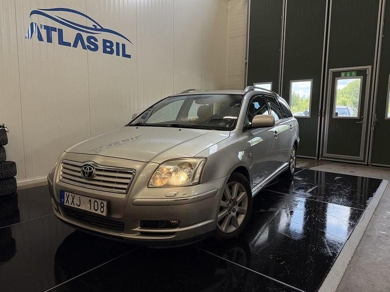 Silver Begagnad 2006 Toyota Avensis Kombi | 49 900 kr (Lite dyr) - Bild 1/4