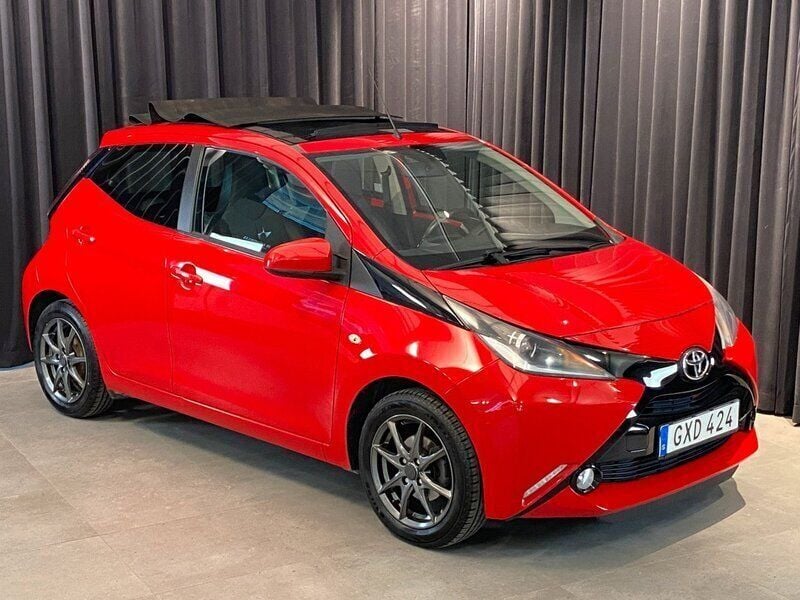 Röd Begagnad 2015 Toyota Aygo X-wave Halvkombi | 89 000 kr - Bild 1/4