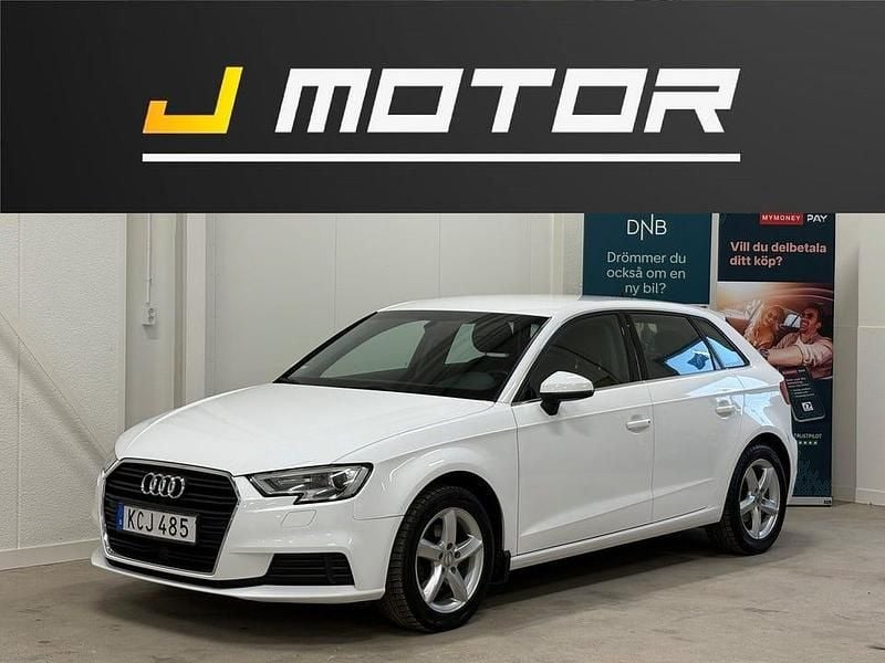 Vit Begagnad 2019 Audi A3 Sportback Proline Halvkombi | 172 900 kr (Bra pris) - Bild 1/4