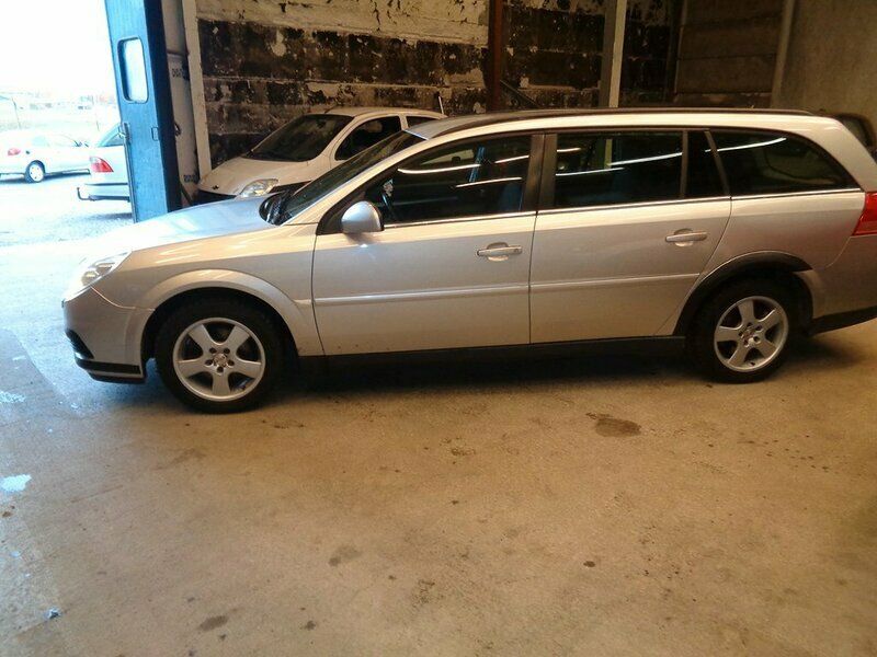 Begagnad Opel Vectra Enjoy 176 HK (129 kW) 2006 Grå Kombi