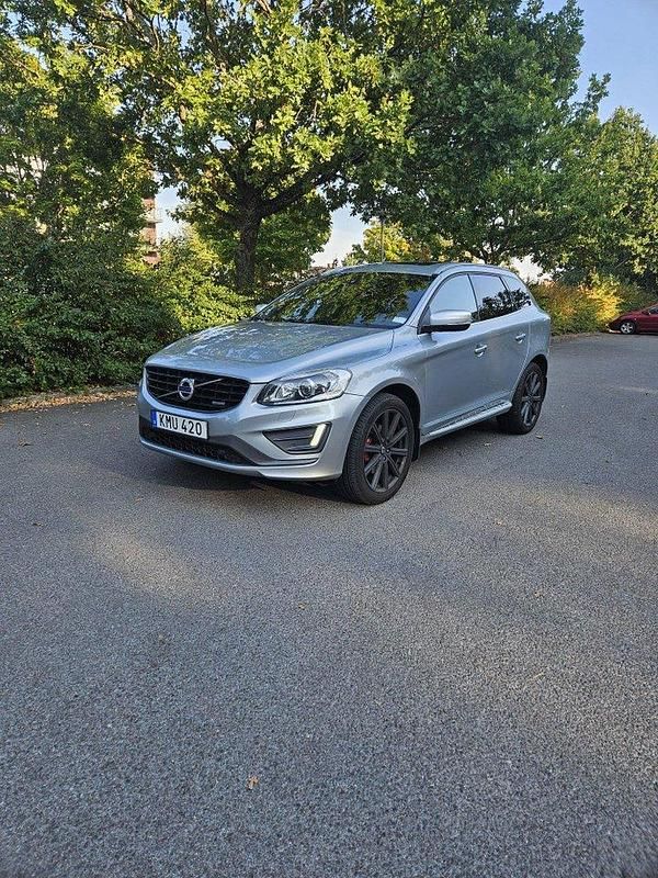 Silver Begagnad 2014 Volvo XC60 R-Design SUV | 179 000 kr (Marknadspris) - Bild 1/4