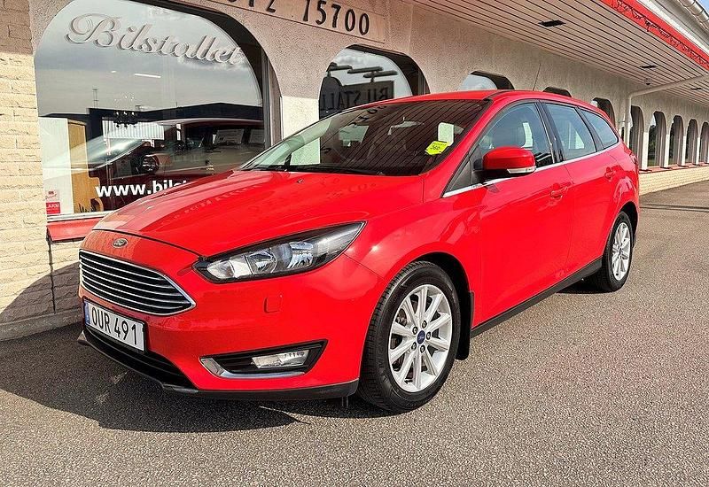 Röd Begagnad 2015 Ford Focus Titanium Kombi | 113 500 kr (Lite dyr) - Bild 1/4