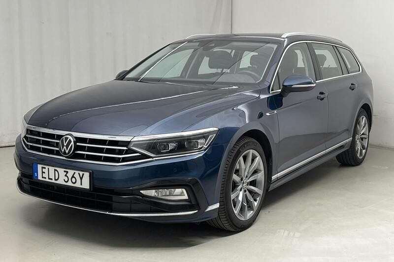 Blå Begagnad 2022 VW Passat Business Sedan | 279 000 kr (Lite dyr) - Bild 1/4