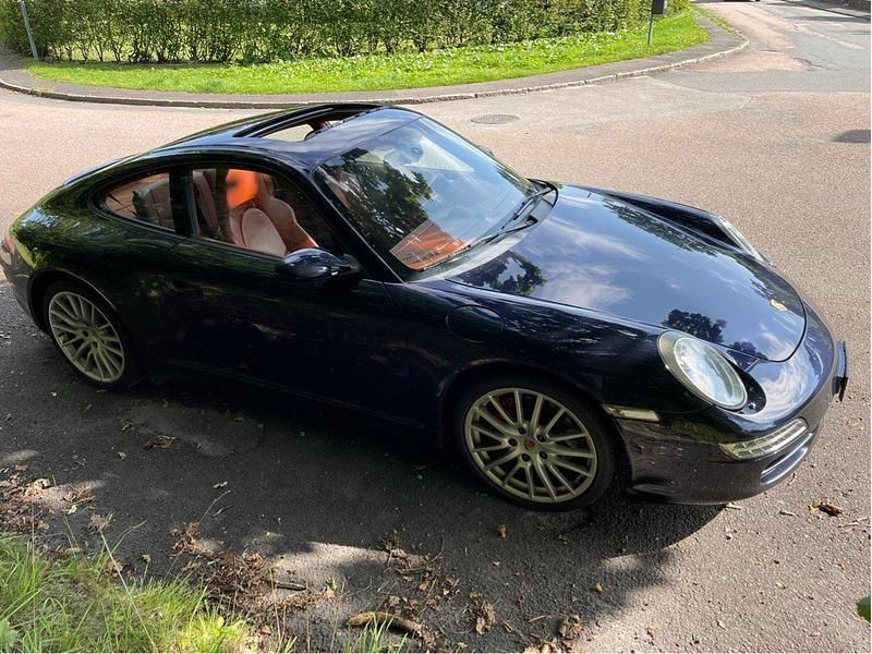 Blå Begagnad 2006 Porsche 911 Carrera 4S Sportkupé | 520 000 kr (Superpris) - Bild 1/4