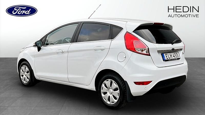 Begagnad Ford Fiesta 75 HK (55 kW) 2014 Vit Halvkombi