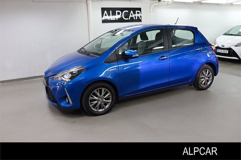 Blå Begagnad 2019 Toyota Yaris Hybrid Active Halvkombi | 129 900 kr (Bra pris) - Bild 1/4