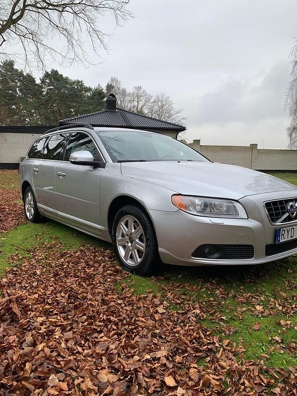 Begagnad 2011 Volvo V70 Momentum Kombi | 74 900 kr (Superpris) - Bild 1/4