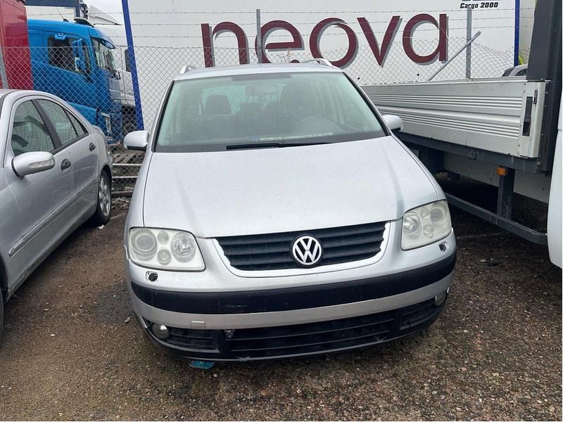 Silver Begagnad 2006 VW Touran Highline Minibuss | 10 000 kr - Bild 1/2