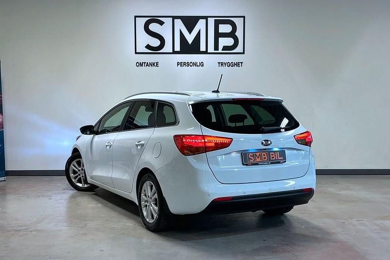 Begagnad Kia Ceed Sportswagon Comfort 128 HK (94 kW) 2014 Vit Kombi