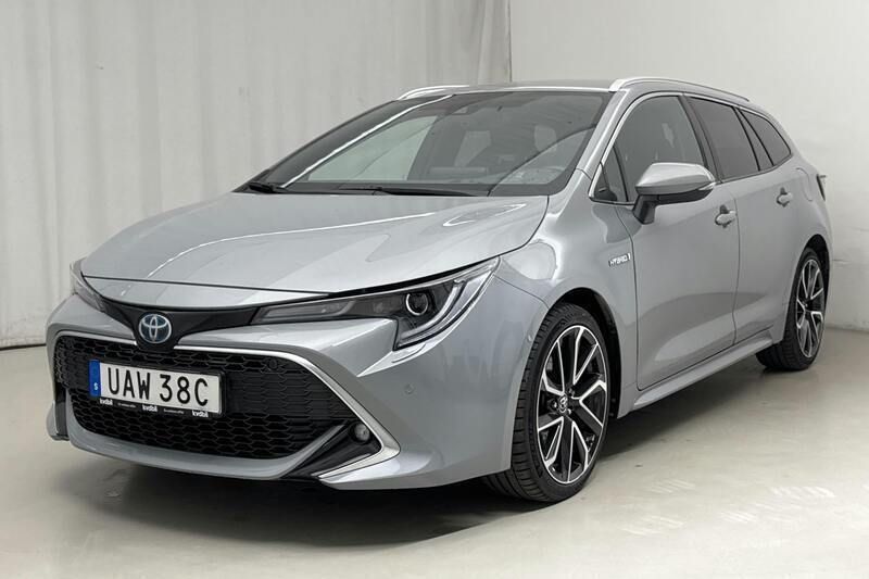 Grå Begagnad 2020 Toyota Corolla Executive | 235 000 kr - Bild 1/4