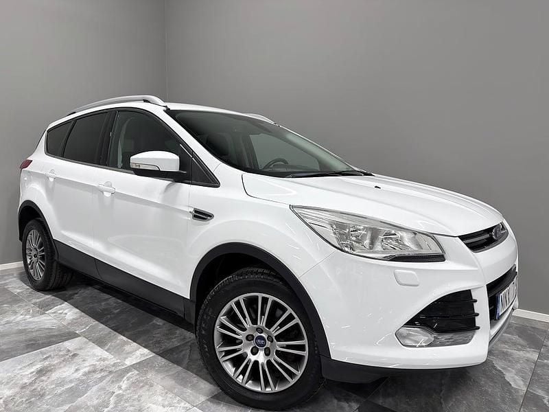 Vit Begagnad 2013 Ford Kuga SUV | 139 900 kr (Lite dyr) - Bild 1/4