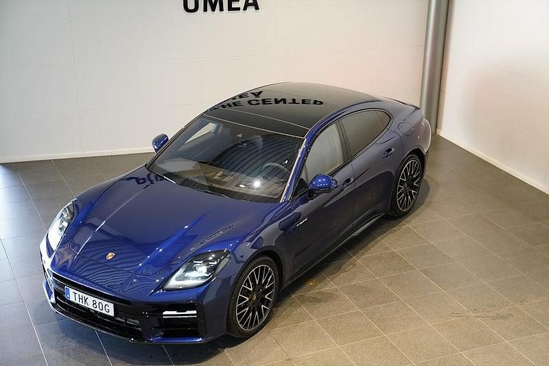 Ny Porsche Panamera 470 HK (345 kW) 2025 Mörkblå Halvkombi
