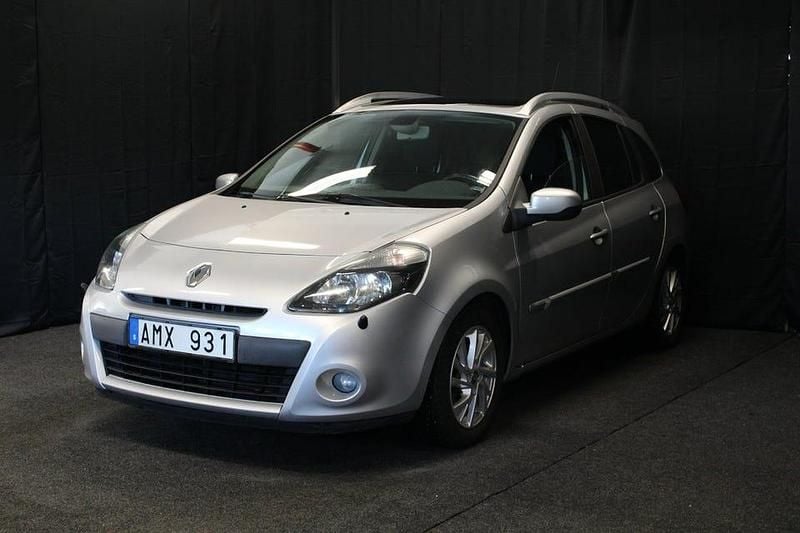 Begagnad Renault Clio IV 112 HK (82 kW) 2012 Silver Kombi
