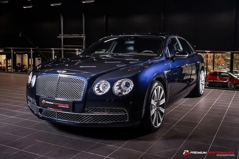 Blå Begagnad 2016 Bentley Flying Spur Mulliner Sedan | 898 700 kr - Bild 1/4