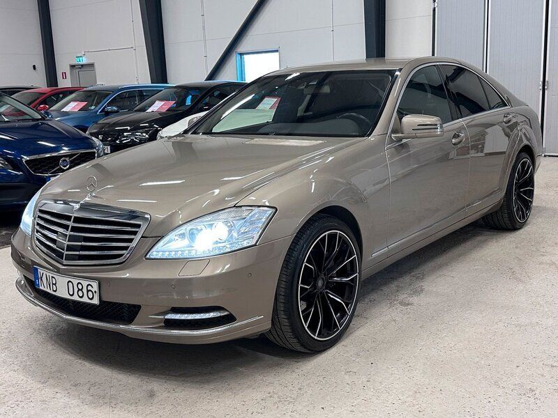 Ljusbrun Begagnad 2009 Mercedes S350 SE Sedan | 169 900 kr - Bild 1/4