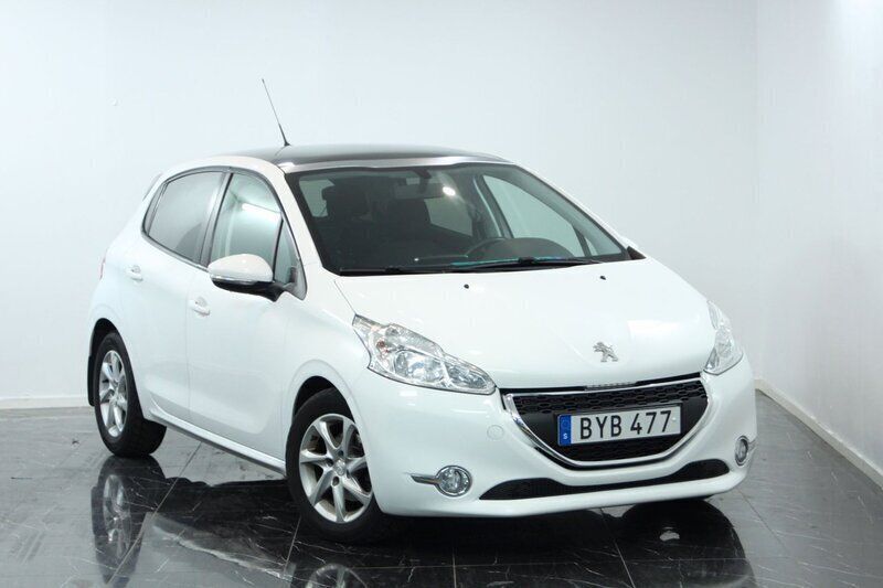 Vit Begagnad 2014 Peugeot 208 Halvkombi | 89 900 kr (Dyr) - Bild 1/4