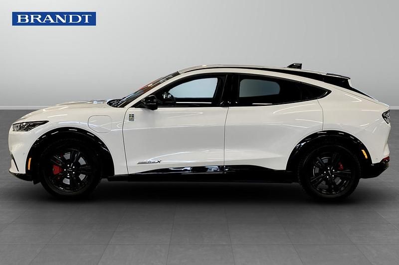 Begagnad Ford Mustang Mach-E 2023 Vit SUV