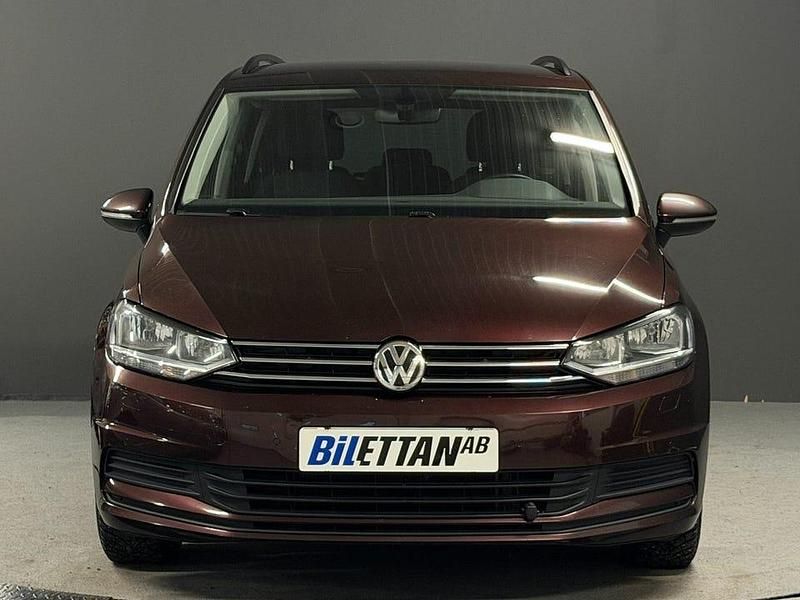 Begagnad VW Touran 116 HK (85 kW) 2019 Mörkröd Minibuss