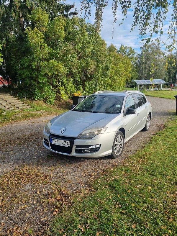 Silver Begagnad 2012 Renault Laguna GrandTour Kombi | 48 900 kr (Bra pris) - Bild 1/4