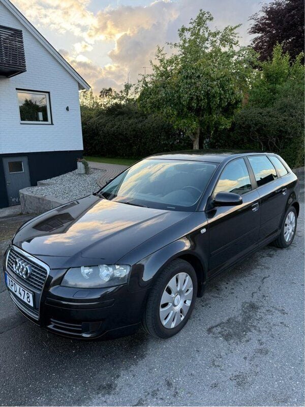 Grå Begagnad 2006 Audi A3 Sportback Attraction Halvkombi | 52 800 kr (Marknadspris) - Bild 1/4