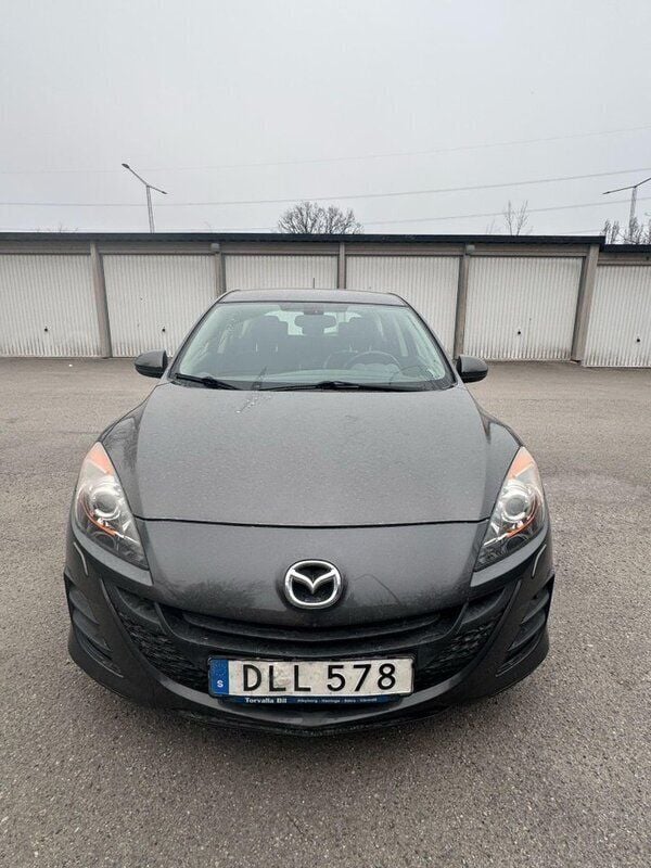 Grå Begagnad 2009 Mazda 3 Inclusive Halvkombi | 52 000 kr (Marknadspris) - Bild 1/4