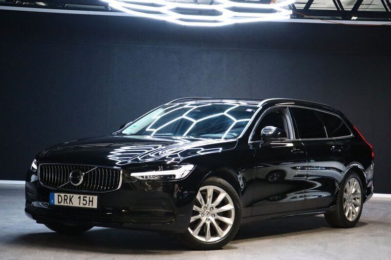 Svart Begagnad 2022 Volvo V90 Momentum Kombi | 349 800 kr (Marknadspris) - Bild 1/4