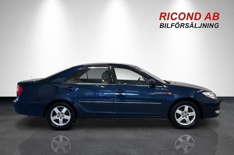 Begagnad Toyota Camry 186 HK (136 kW) 2001 Mörkblå Sedan