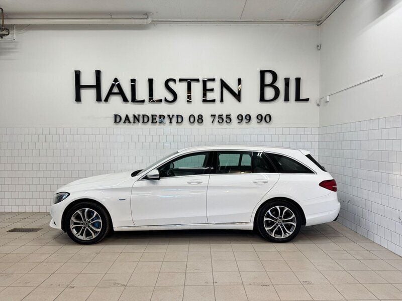 Vit Begagnad 2017 Mercedes C350e Kombi | 179 000 kr - Bild 1/4