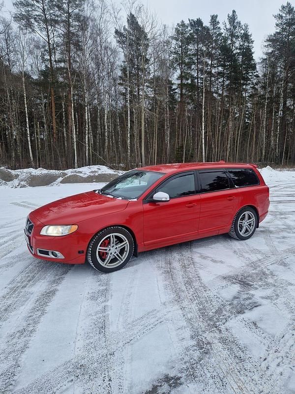 Begagnad Volvo V70 231 HK (169 kW) 2011 612 passion red Kombi