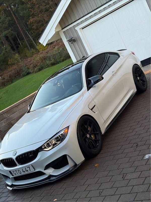 Vit Begagnad 2015 BMW M4 Competition Edition Sportkupé | 549 000 kr - Bild 1/3