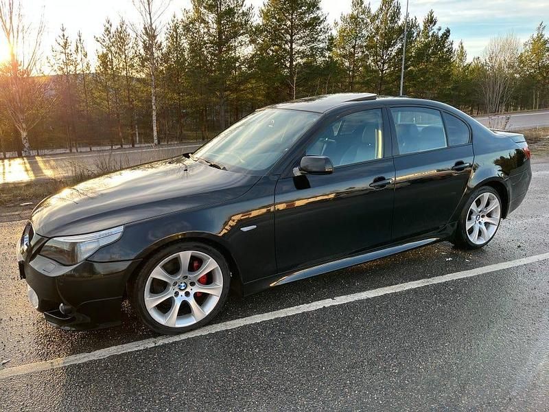 Black sapphire metallic Begagnad 2005 BMW 530 Sedan | 55 000 kr - Bild 1/4