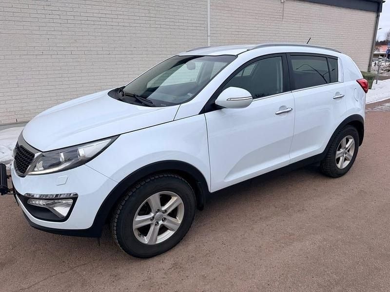 Vit Begagnad 2014 Kia Sportage Comfort SUV | 94 900 kr (Marknadspris) - Bild 1/4