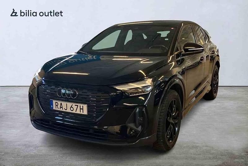 Svart Begagnad 2023 Audi Q4 Sportback e-tron Comfort SUV | 429 900 kr (Lite dyr) - Bild 1/1