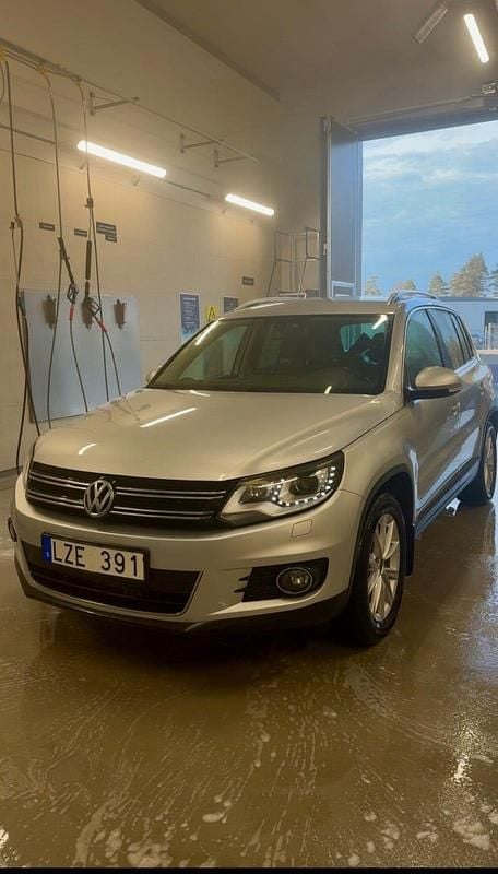 Begagnad VW Tiguan 140 HK (102 kW) 2012 Metallic SUV