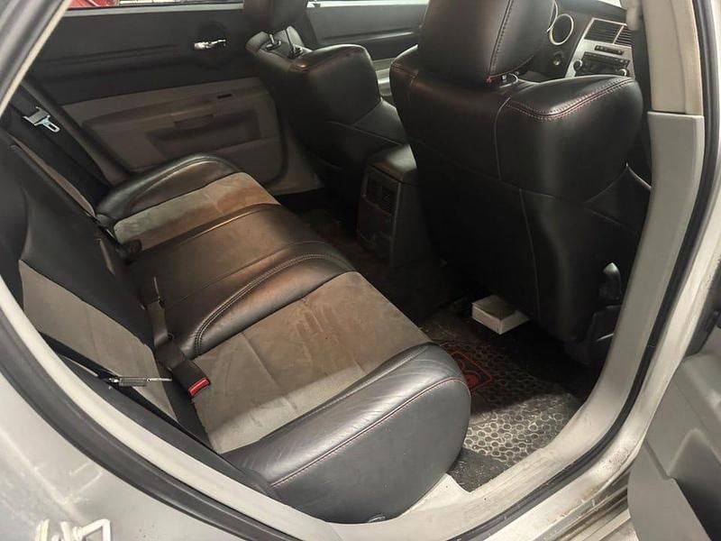 Begagnad Dodge Magnum 431 HK (317 kW) 2007 Silver Kombi