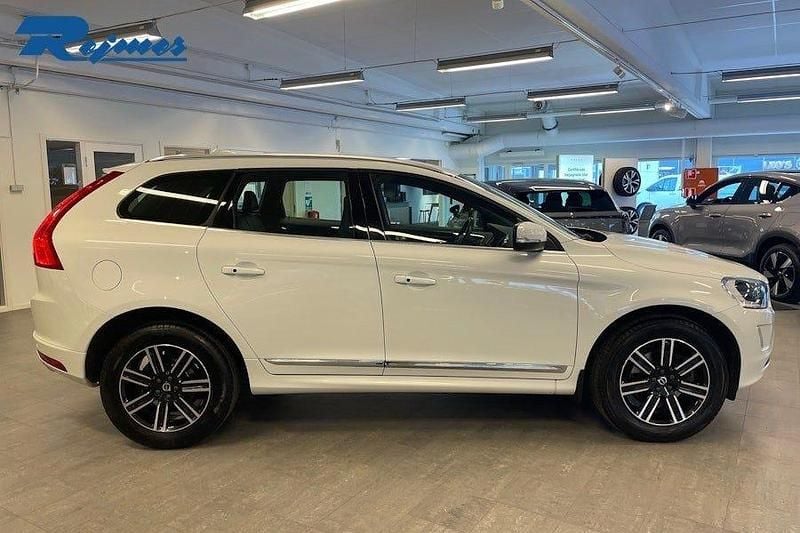 Begagnad Volvo XC60 Standard 190 HK (139 kW) 2016 Vit SUV