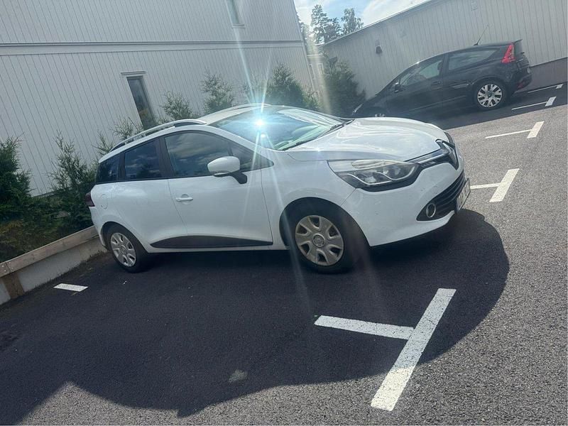 Vit Begagnad 2014 Renault Clio GrandTour Kombi | 73 800 kr (Lite dyr) - Bild 1/4
