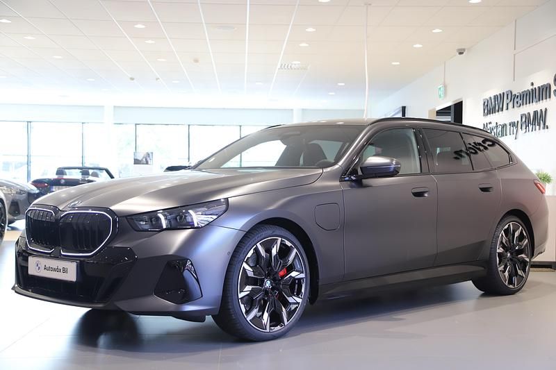 Begagnad BMW 550e Comfort Edition 2026 Grå Kombi