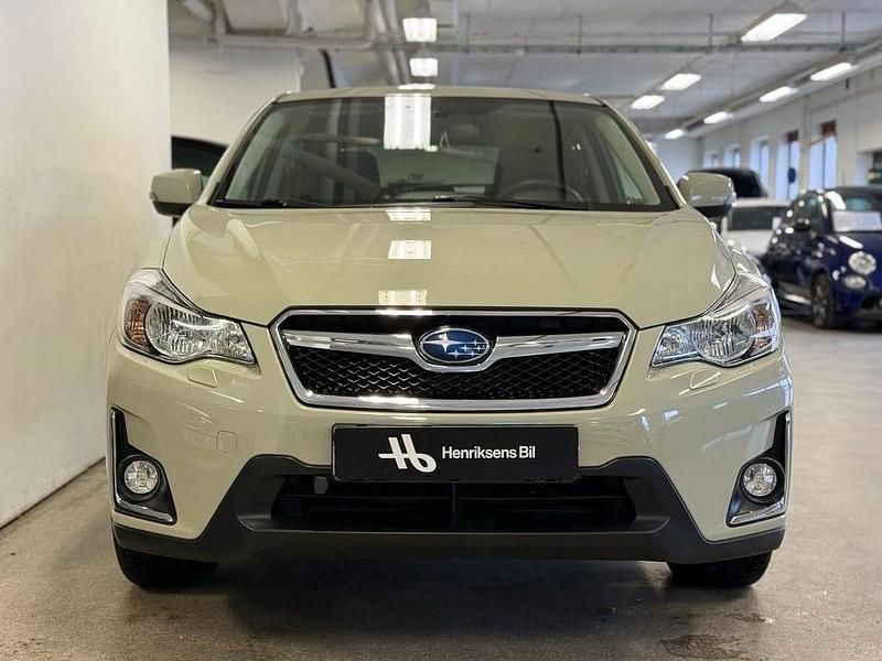 Begagnad Subaru XV 150 HK (110 kW) 2015 Ljusgrön SUV