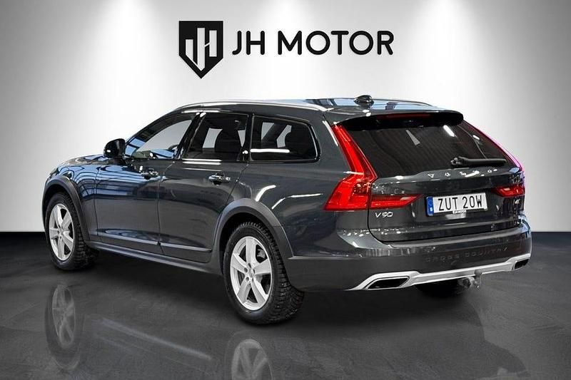 Begagnad Volvo V90 CC Business Edition 190 HK (139 kW) 2019 Mörkblå Kombi