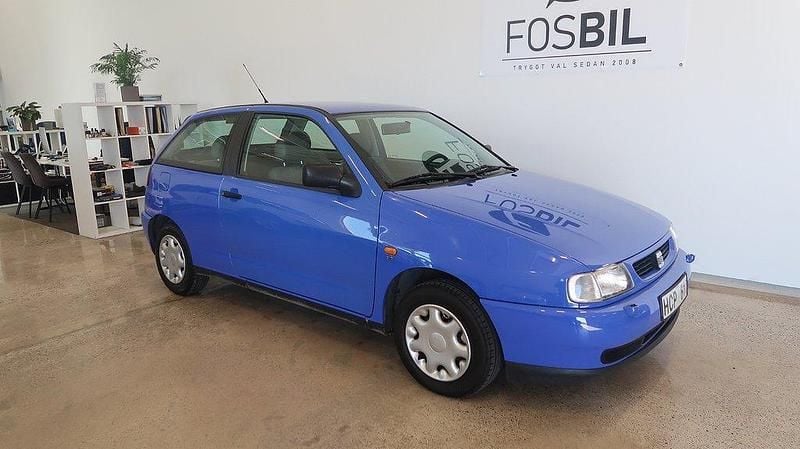 Blå Begagnad 1999 Seat Ibiza Halvkombi | 29 900 kr - Bild 1/3