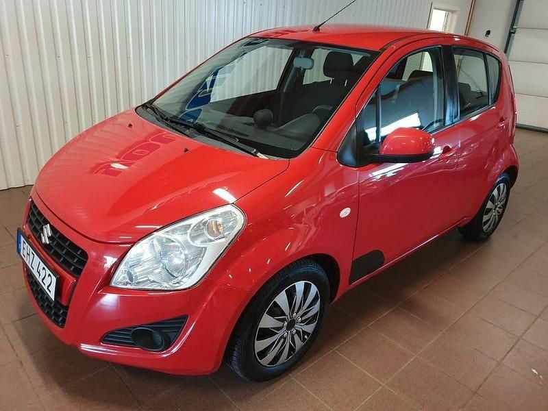 Begagnad Suzuki Splash GLS 94 HK (69 kW) 2013 Röd Halvkombi
